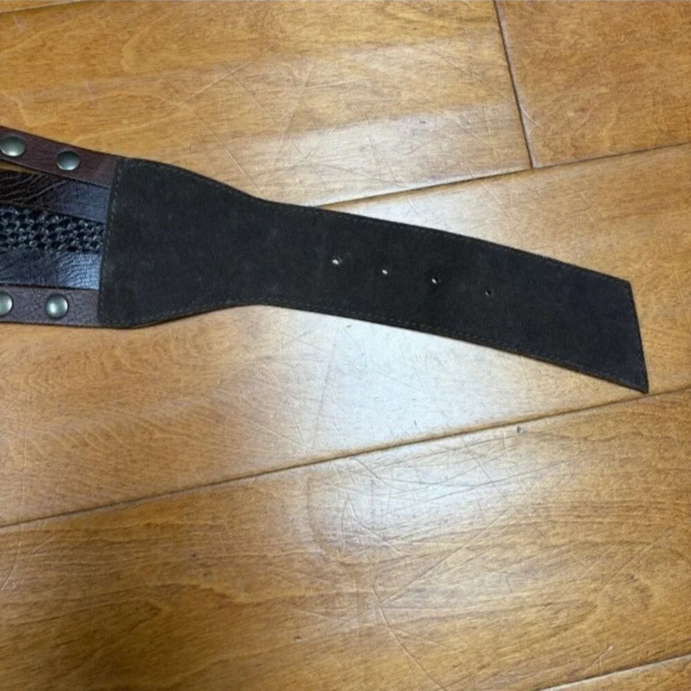 DKNY Donna Karan New York Genuine Leather Belt Made in Italy Size M Studded Boho